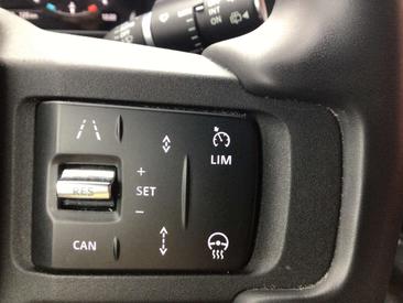 Land Rover Defender 110 75th Anniversary Edition — photo 9