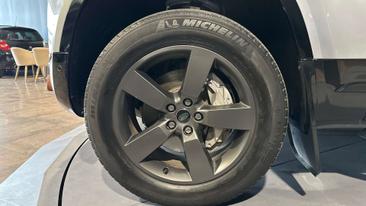 Land Rover Defender D300 — photo 27