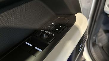 Land Rover Defender D300 — photo 32