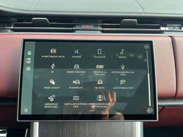 Land Rover Range Rover P460e — photo 17