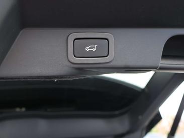 Land Rover Range Rover Sport SVR — photo 30