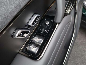Land Rover Range Rover Sport P550e — photo 29