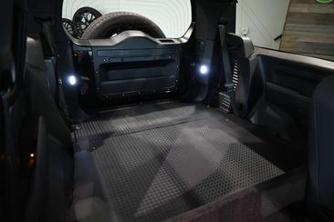 Land Rover Defender 90 X-Dynamic SE 5.0 V8 — photo 12