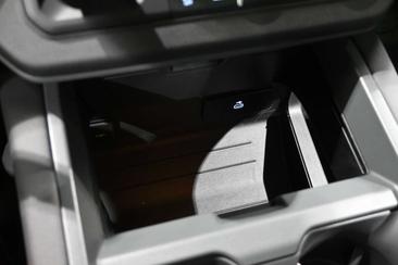 Land Rover Defender 90 X-Dynamic SE 5.0 V8 — photo 28