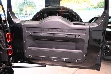 Land Rover Defender 90 X-Dynamic SE 5.0 V8 — photo 42