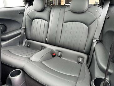 Mini 3 Portes Berline Cooper SE — photo 12
