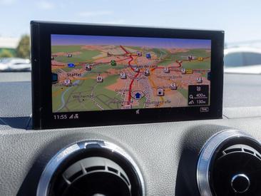 Audi Q2 30 TDI — photo 18