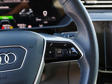 Audi Q8 E-tron E-tron 55 Quattro 300 KW — photo 18