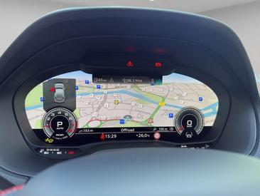 Audi Q2 35 TFSI — photo 11