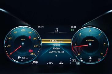Mercedes GLC 300 D — photo 14