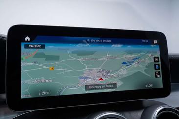 Mercedes GLC 300 D — photo 16