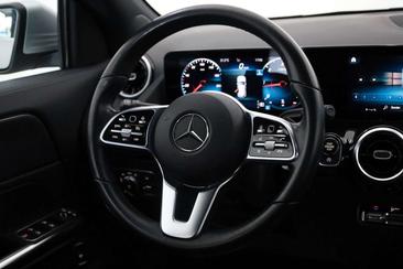 Mercedes GLA 200d — photo 10