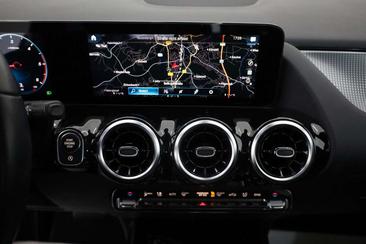 Mercedes GLA 200d — photo 11
