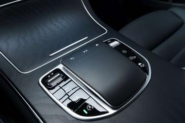 Mercedes GLC 300 D — photo 27