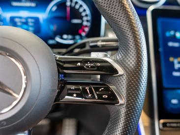 Mercedes GLC 400 E — photo 16