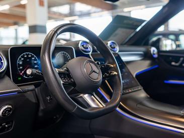 Mercedes GLC 400 E — photo 24