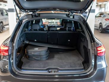 Mercedes GLC 400 E — photo 28