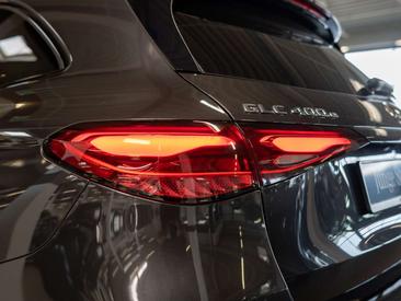 Mercedes GLC 400 E — photo 30