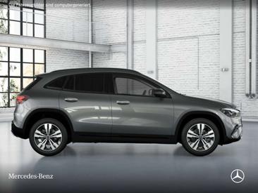 Mercedes GLA 200 — photo 17