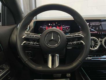 Mercedes GLA 200 — photo 12