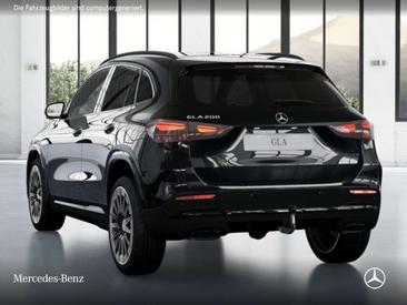 Mercedes GLA 200 — photo 19