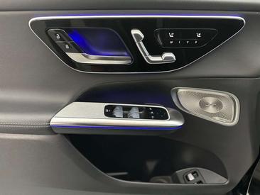 Mercedes GLC 400 E — photo 17
