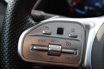 Mercedes GLA 250e — photo 12