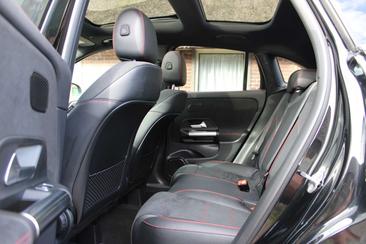 Mercedes GLA 250e — photo 17