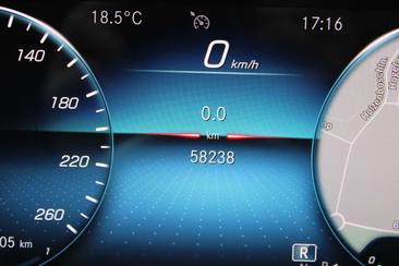 Mercedes GLA 250e — photo 18