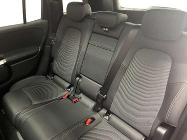 Mercedes GLB 180 D — photo 9