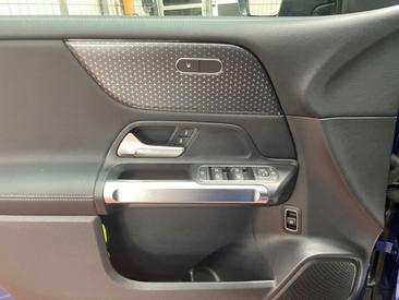 Mercedes GLB 180 D — photo 16