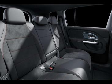 Mercedes GLB 200 — photo 10