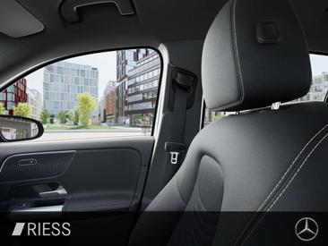 Mercedes EQA 300 4MATIC — photo 18
