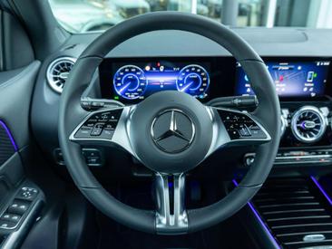 Mercedes EQA 250 — photo 9