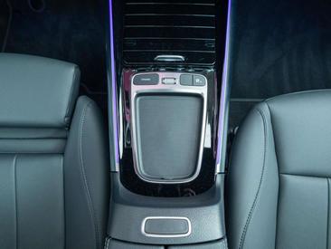 Mercedes EQA 250 — photo 13