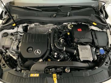 Mercedes GLA 180 — photo 12