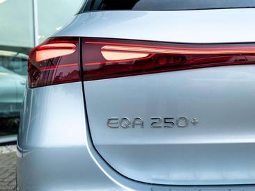 Mercedes EQA 250 — photo 18