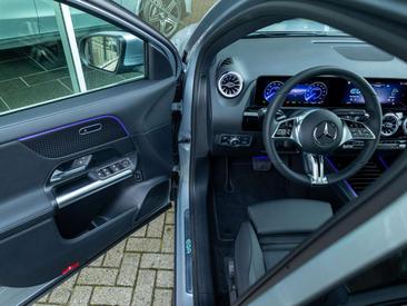 Mercedes EQA 250 — photo 19