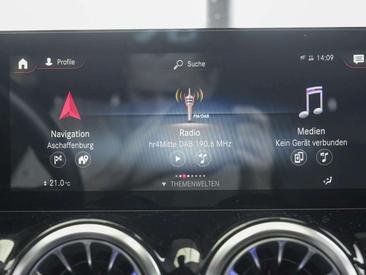 Mercedes EQA 250 — photo 15
