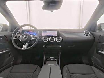 Mercedes EQA 250 — photo 6