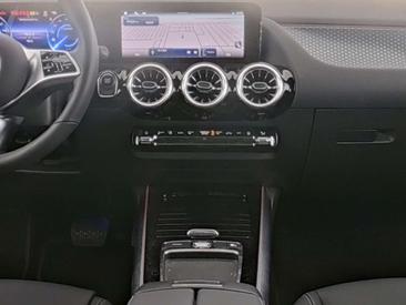 Mercedes EQA 250 — photo 7