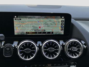 Mercedes EQA 250 — photo 12