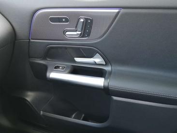 Mercedes EQA 250 — photo 14