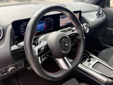 Mercedes GLA 200d — photo 11