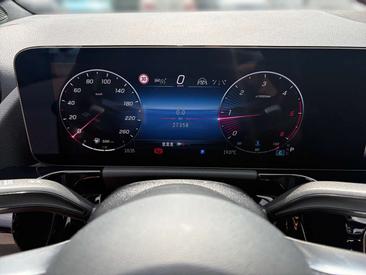Mercedes GLA 200d — photo 12