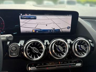 Mercedes GLA 200d — photo 13