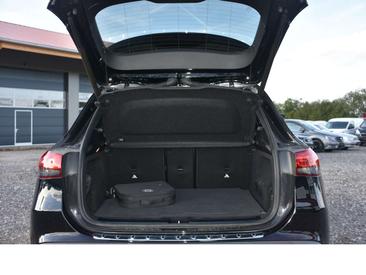 Mercedes EQA 250 — photo 8