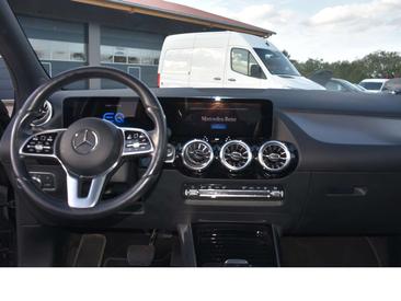 Mercedes EQA 250 — photo 10
