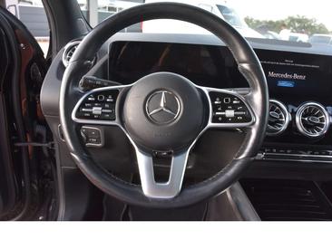 Mercedes EQA 250 — photo 12