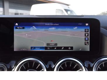 Mercedes EQA 250 — photo 15